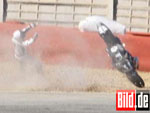 Ao fazer a curva no circuito de Cartagena, Schumacher derrapou e bateu na barreira de pneus em acidente na ltima quarta