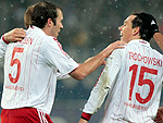 Hamburgo 2x0 Arminia Bielefeld - Pelo Campeonato Alemo, o Hamburgo venceu o Arminia. Na foto, Piotr Trochowski, Dennis Aogo e Joris Mathijsen comemoram o primeiro gol do Hamburgo