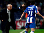 Porto 3x1 Rio Ave - O tcnico do Porto, Jesualdo Ferreira, d instrues ao jogador Mariano