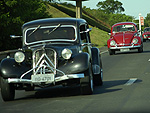 Carros antigos pegaram a freeway