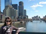 &quot; imperdvel um passeio pelas margens do Yarra River em Melbourne, que rene galerias, teatros, timos cafs e restaurantes&quot;