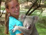 &quot;Segurando o koala: foto tradicional da visita ao Billabong Sanctuary, em Townsville&quot;