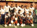 Time do Bahia. Em p: Joo Marcelo, Ronaldo, Paulo Rodrigues, Tarantini, Paulo Robson e Claudir. Agachados: Marquinhos, Bob, Charles, Z Carlos e Gil