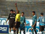 O goleiro do Grmio, Victor, foi expulso logo no incio da partida