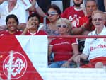 A tarde de domingo atraiu torcedores de todas as idades para o estdio