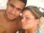 Foto enviada pela leitora Graziela Maria Nunes:  "Eu e meu amor Daniel na praia curtindo um lindo dia de sol"