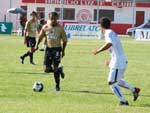 Maicon Talhetti, ao fundo, sofreu com o desgaste e saiu no segundo tempo