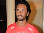 O muso Rodrigo Santoro compareceu na folia carioca