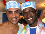 Fause Haten e Alberto Pitta se divertiram no cortejo Afro em Salvador