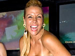 Em Salvador, Carla Perez se diverte no camarote da Contigo!