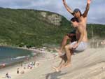 &quot;As dunas na Praia Brava acrescentam mais diverso ao dia desfrutado nesta praia. O divertimento vai longe!&quot;