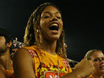 Juliana Alves agitou no camarote da Nova Schin na Sapuca