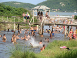 Sabemos e  natural, que muita coisas foram criadas apenas para alguns, mas graas a Deus, o sol e o mar nasceram para todos. Um abrao bem palhocense para toda Santa Catarina e o belo flagrante do nosso
