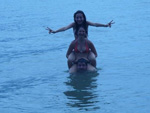 Em cima ,  minha irm Aline , no meio minha prima Beatriz, e embaixo meu padrinho Srgio.Ns estavamos em uma casa de praia no Ribeiro da Ilha muitos beijos Ana Luiza 