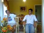 Emanuel ao lado do pai, Tadeu