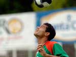 Dinei marcou trs gols na vitria sobre o Grmio, na primeira fase do Gaucho