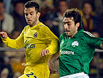 Vilarreal 1x1 Panathinaikos - O italiano Giuseppe Rossi, do Vilarreal, disputa a posse de bola com Jos Sarriegi, do Panathinaikos