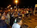 No ptio da zona porturia da Praia Mansa, onde atracou o navio, o clima  de expectativa
