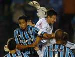 O time dominou, lanou bolas na rea do VEC, mas finalizou pouco a gol na primeira etapa