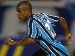 Douglas Costa teve boa atuao e saiu aplaudido no segundo tempo. Tcheco entrou em seu lugar