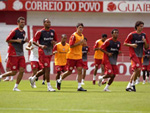 O grupo colorado treinou no gramado principal do Beira-Rio, palco da deciso da Taa Fernando Carvalho