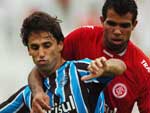 Com a desvantagem, Roth pe o time  frente. Jonas (foto) entra, Alex Mineiro volta a ter companhia e o time melhora