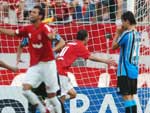 Aos 32 minutos, o gol do ttulo: Magro cabeceia livre na grande rea e faz 2 a 1