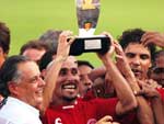 Guiazu levanta a taa que garante o Inter na final do Gaucho 2009