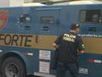 Tiroteiro deixou 37 marcas de bala no carro-forte