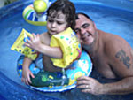 Papai Marcio e filho Joo Pedro se divertindo numa tarde quente e gostosa de vero