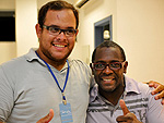 Na foto eu Moys�s (esquerda) com o cantor gospel Kleber Lucas no show realizado no dia 23/01/09 no multiuso SJ