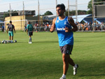 O atacante argentino Herrera fez apenas corridas em volta do gramado