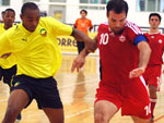 Farroupilha (de amarelo) no comeou bem na competio