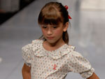 Babados, camadas, cores vivas e estampas geomtricas fazem look boneca para elas.
