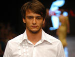 Camisaria masculina de peso ganha espao na grife.
