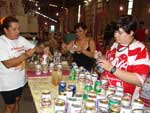 O trabalho nos barraces borbulha 24 horas ininterruptas, para deixar todos os detalhes prontos para a festa
