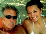 Na foto Marcos e Ana Cristina ( pai e filha) na praia tranquila de Sambaqui, curtindo um belo dia de sol.