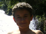 Denys na cachoeira em So Bonifcio