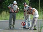 Agentes realizam a percia no km 80 da RSC-287, em Venncio Aires, para descobrir as causas do acidente