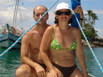 Claudia, de Florianpolis, velejando com o marido em Angra dos Reis (RJ)