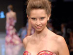 Modelagens inspiradas na sensualidade e elegncia da mulher brasileira ganham cores vibrantes.