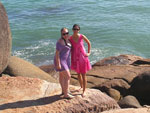 Morgana Brigo e a prima Karine Alano na praia de Pinheira em Palhoa