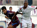 A partida estava bastante equilibrada, com poucas chances de gol pelos dois lados.