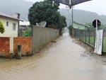 Bairro Vargem Grande, em Florianpolis, ficou alagado aps chuva forte