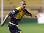 Michel Neves marcou dois gols e foi um dos destaques do jogo