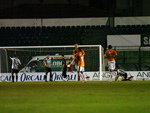 Jogadores do Metropolitano comemoram o gol marcado por Alexandre Acerola