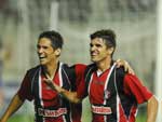 Charles e Marcelo Silva comemorando gol do JEC