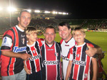 Famlia Lenzi torcendo pelo JEC na Arena. Jogo: JEC 4 x 1 Atltico de Ibirama. Fernando, Lucas, Ivan, Sandro e Arthur... primeiro jogo que os meninos assistiram  noite na Arena Joinville. Ficaram fascinados pela torcida e o jogo!! Eeeee...Joinville...  !!!