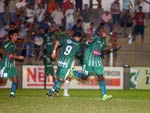 O atacante Acerola comemora mais um gol do Metr em Ibirama