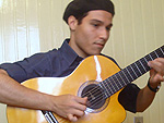 Eu, montando o repertrio e montando arranjo para as msicas do show! E claro...escutando a rdio Rural, que me serve de base musical, pois toca somente msica da mais alta qualidade